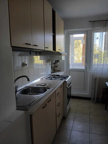 Apartament cu 2 camere decomandat în Podu Roș