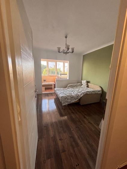 Apartament cu 4 camere decomandat, mobilat în Sărari