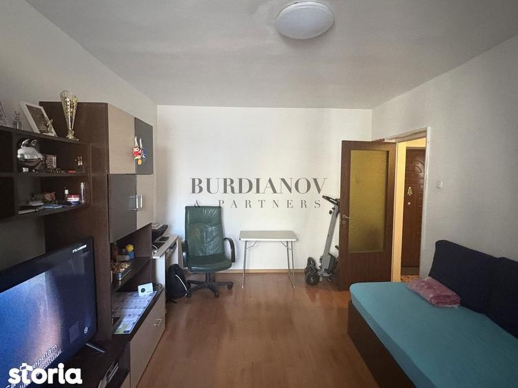 Apartament cu 3 camere decomandat în Rahova