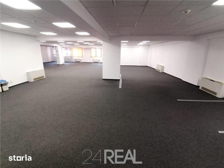Spațiu comercial, de 350 mp, în Polonă
