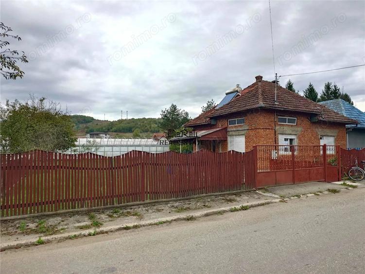 Casă cu 2 camere cu Teren 1088 Mp în Vața de Jos