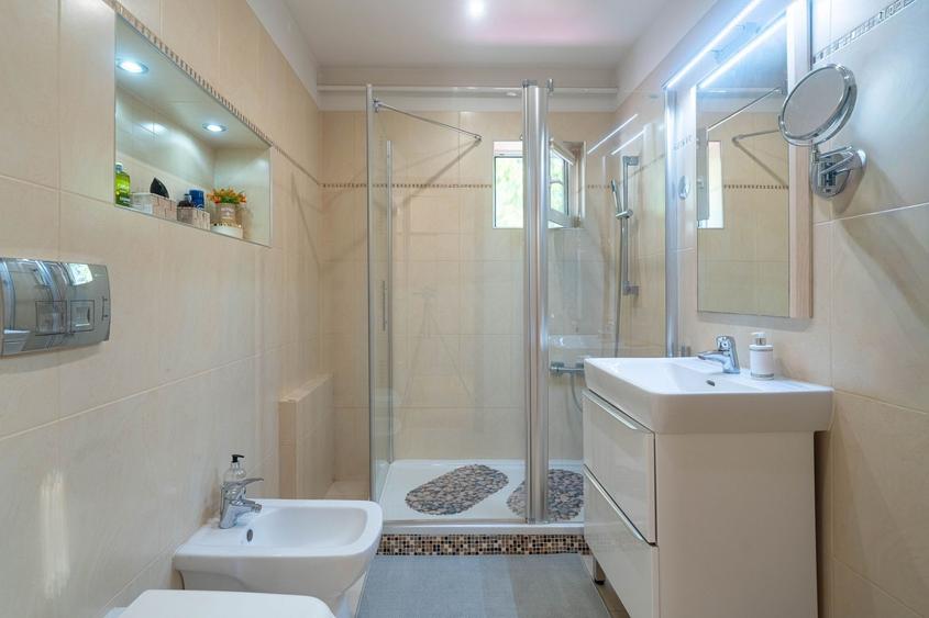 Apartament cu 2 camere decomandat, mobilat în UTA