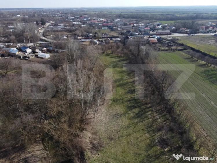 Casă cu 2 camere cu Teren 3800 Mp în Costești