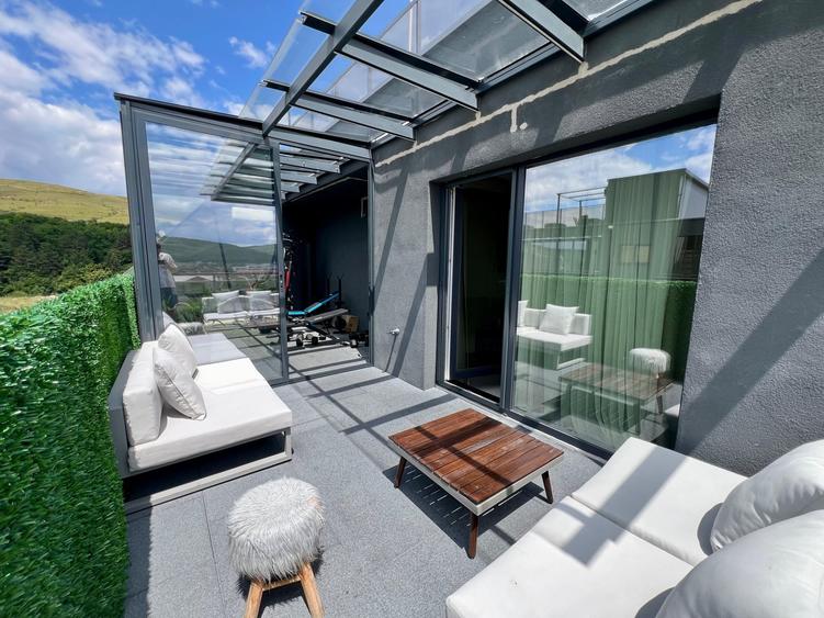 Apartament cu 3 camere semidecomandat, mobilat în Florești