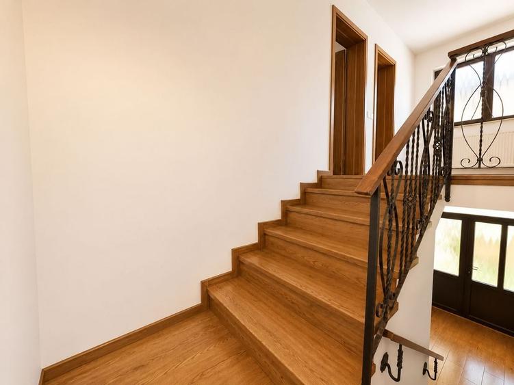Duplex cu 4 camere cu Teren 200 Mp în Florești