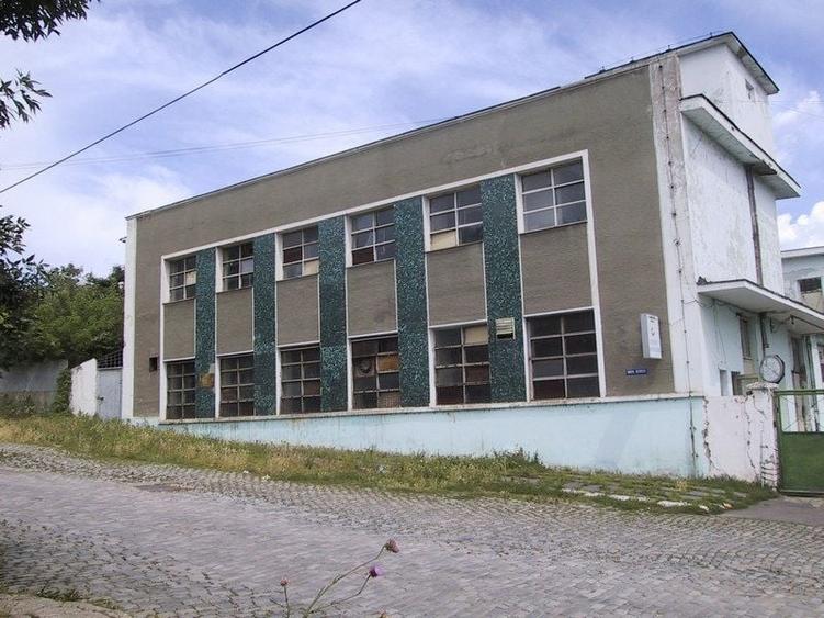 Spațiu industrial, de 120 mp, în Est