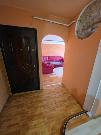 Apartament cu 3 camere decomandat în Siderurgiștilor