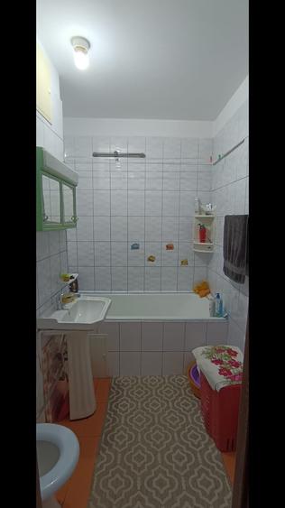 Apartament cu 3 camere decomandat în Doamna Ghica