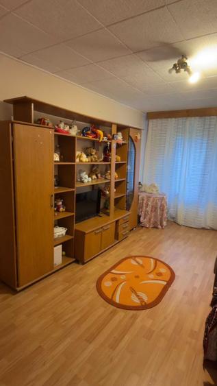 Apartament cu 3 camere semidecomandat în Militari