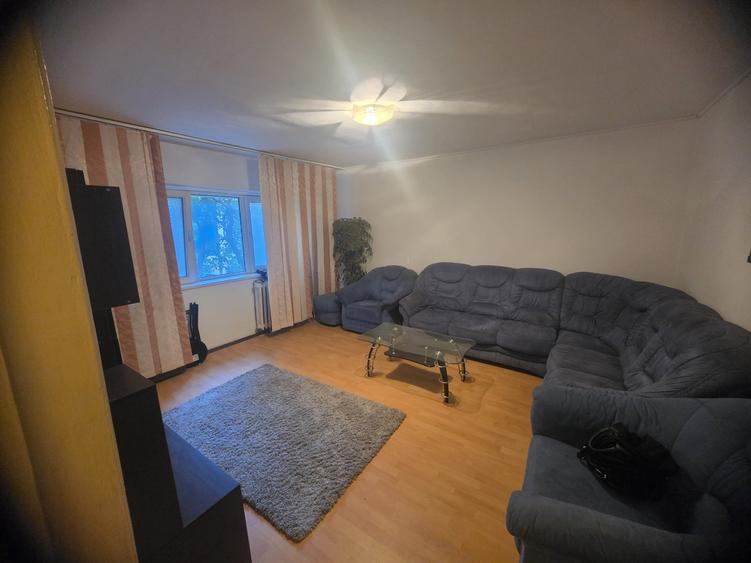 Apartament cu 3 camere decomandat în Colentina