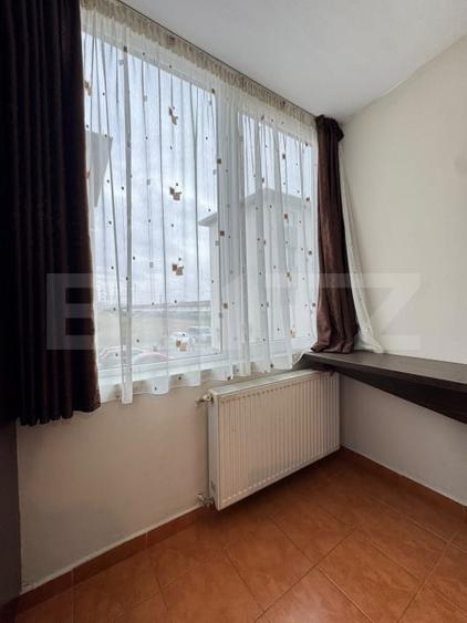 Apartament cu 3 camere semidecomandat, mobilat în Florești