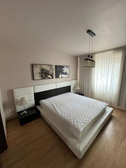 Apartament cu 4 camere decomandat în Central