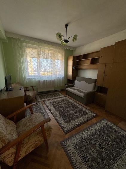 Apartament cu 2 camere semidecomandat în Piața Unirii