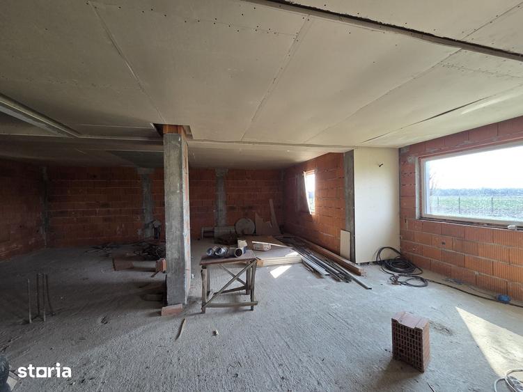 Casă cu 5 camere cu Teren 4165 Mp în Central