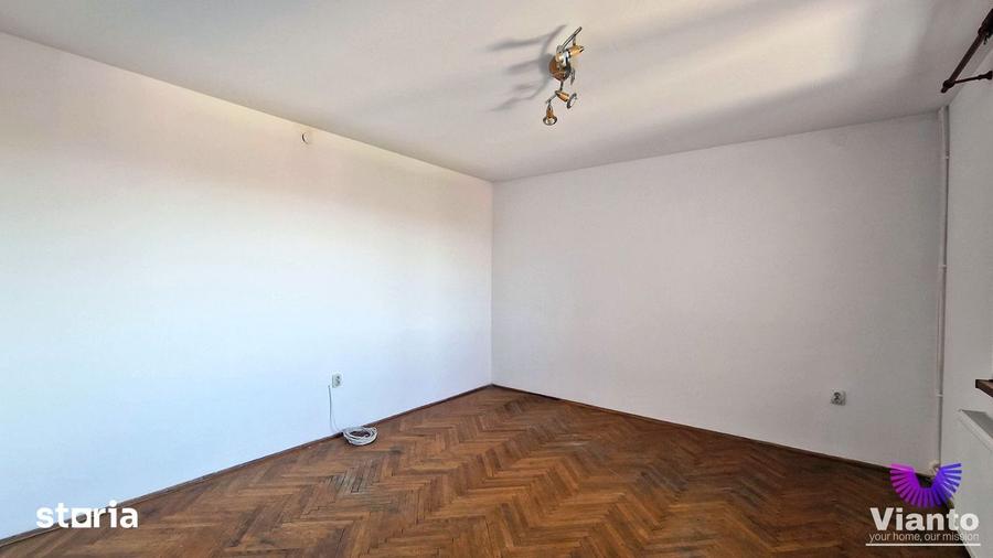 Casă cu 5 camere cu Teren 483 Mp în Trei Stejari