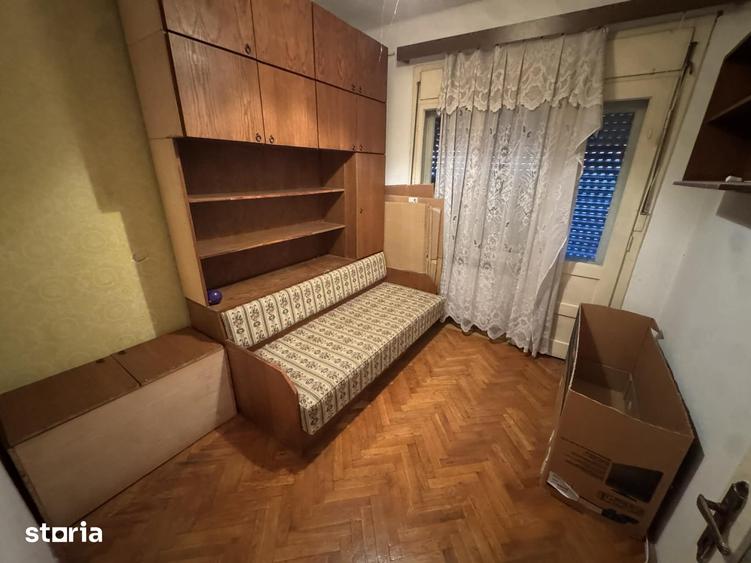 Casă cu 9 camere decomandat cu Teren 101 Mp în Central