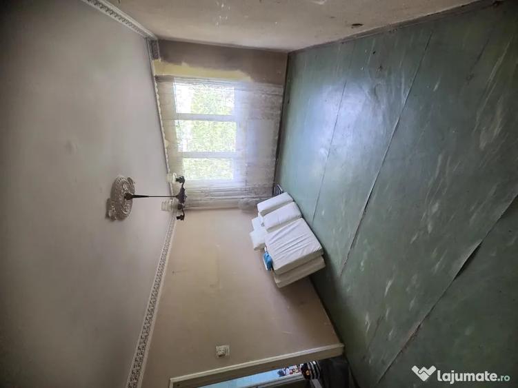 Apartament cu 3 camere semidecomandat în 1 Decembrie 1918