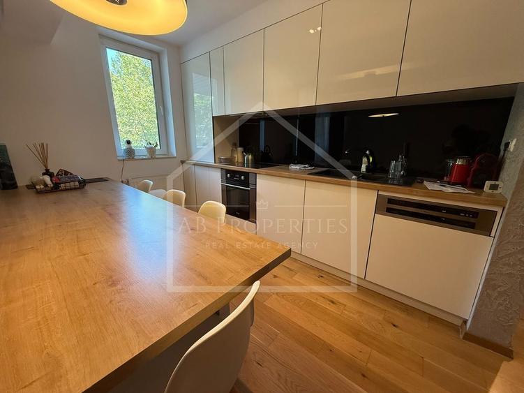 Apartament cu 3 camere decomandat, mobilat în Băneasa