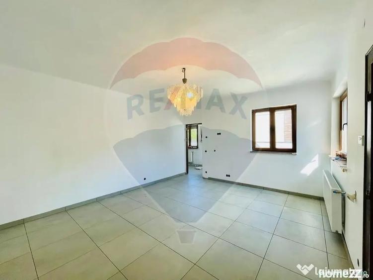 Casă cu 6 camere cu Teren 500 Mp în Calea Dumbrăvii