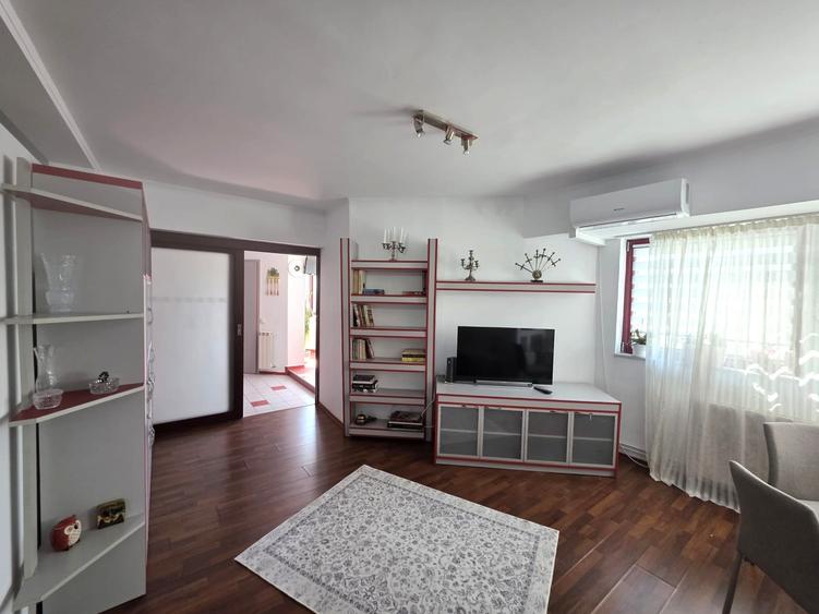 Apartament cu 3 camere decomandat în Titulescu