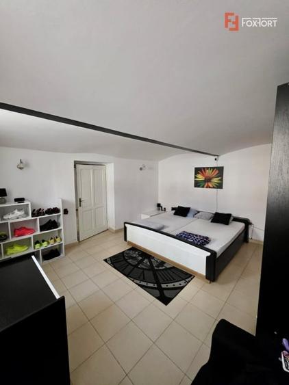 Apartament cu 3 camere semidecomandat, mobilat în P-ța Maria