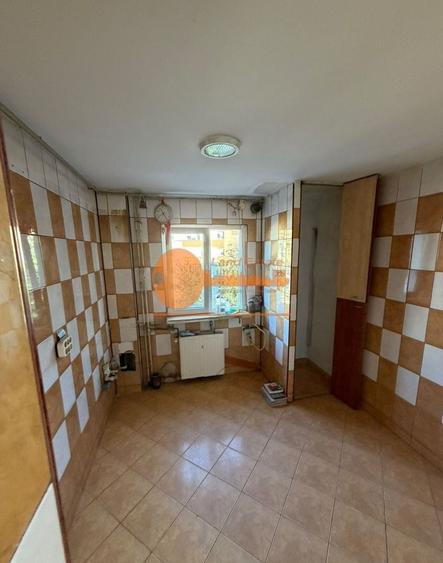 Apartament cu 4 camere decomandat în Gorjului