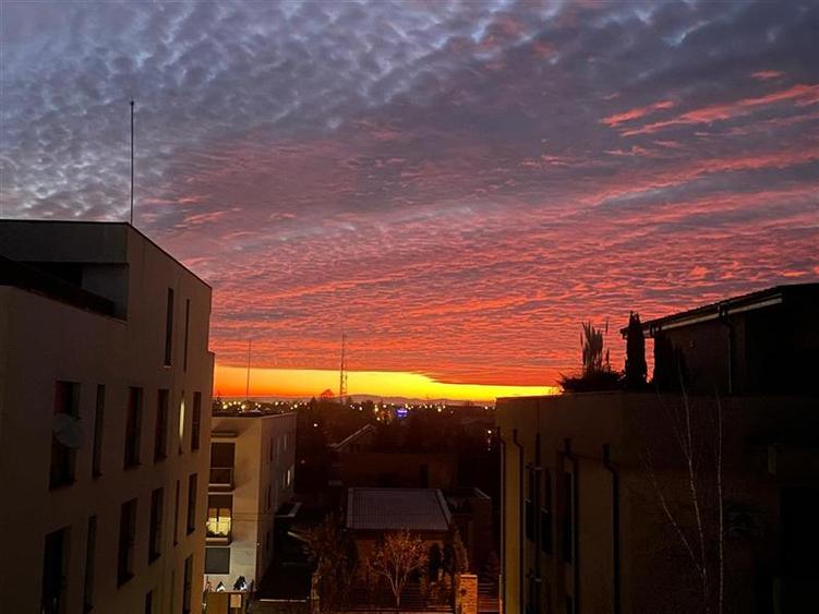 Penthouse cu 3 camere decomandat, mobilat în Girocului