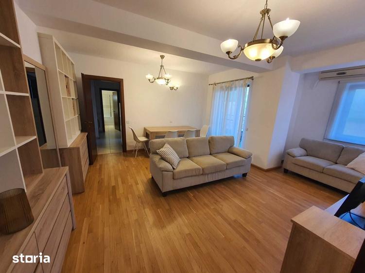 Apartament cu 3 camere semidecomandat în Centrul Civic