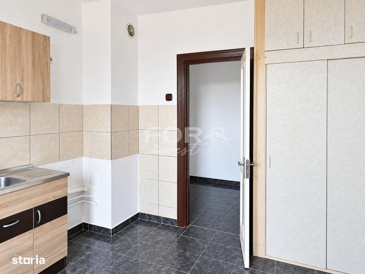 Apartament cu 4 camere decomandat în Cantemir
