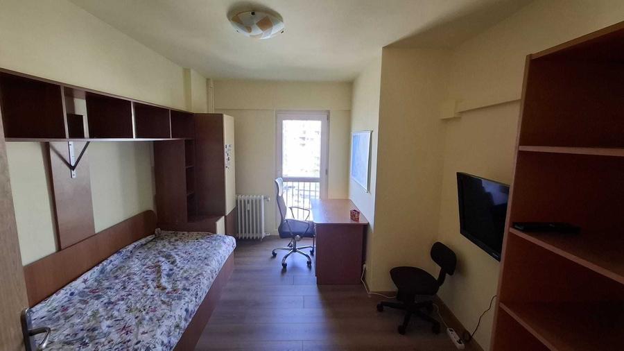 Apartament cu 3 camere decomandat în Dristor