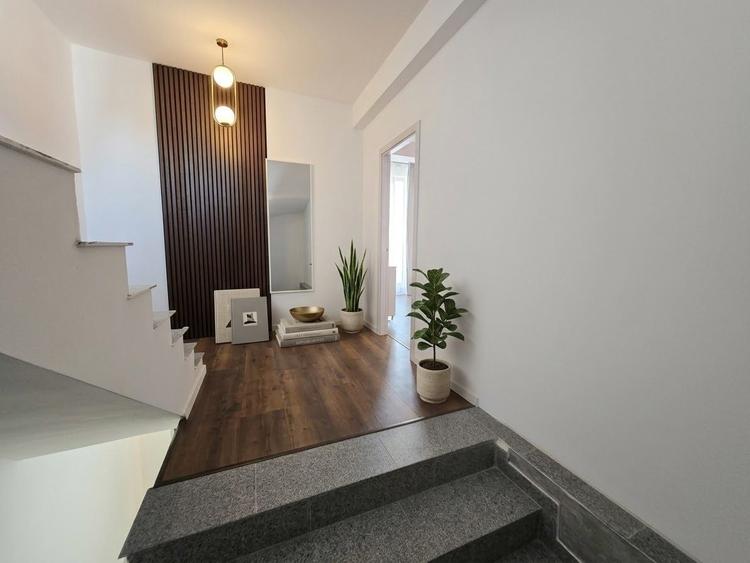 Casă cu 4 camere în Exterior Vest