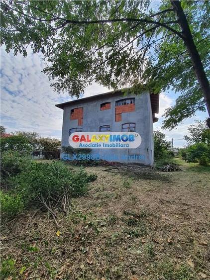 Casă cu 1 camere cu Teren 2700 Mp în Central