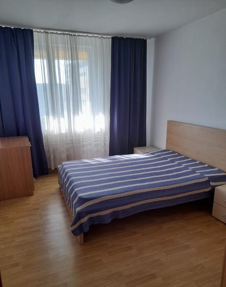 Apartament cu 3 camere semidecomandat, mobilat în Colentina