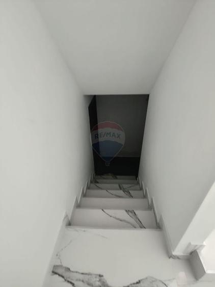 Apartament cu 5 camere de vânzare în zona Precista - 10