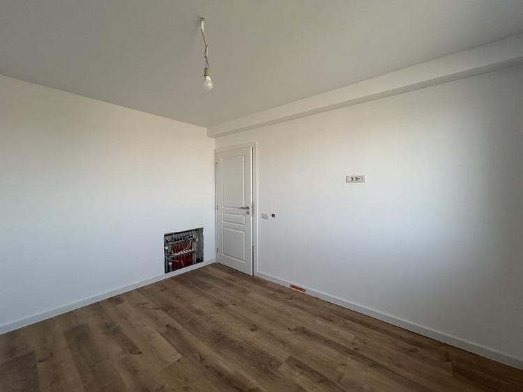 Duplex cu 4 camere cu Canalizare în Central