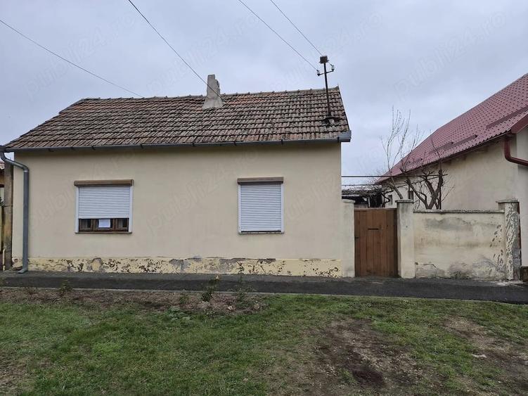 Casă cu 2 camere cu Teren 830 Mp în Central