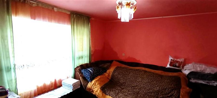 Casă individuală cu 3 camere cu Teren 274 Mp în Est