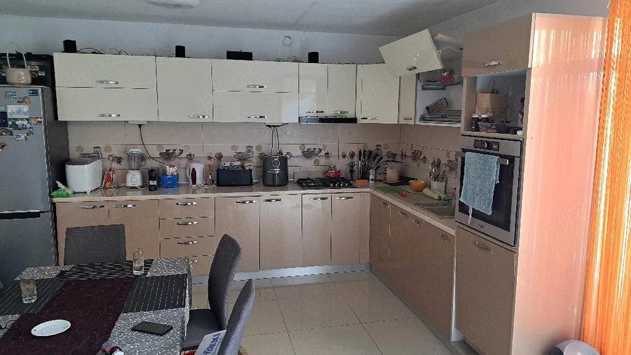 Casă cu Teren 300 Mp în Central