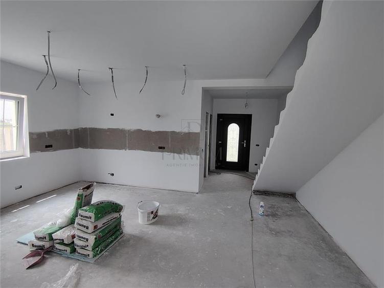 Duplex cu 5 camere cu Canalizare în Moșnița Nouă