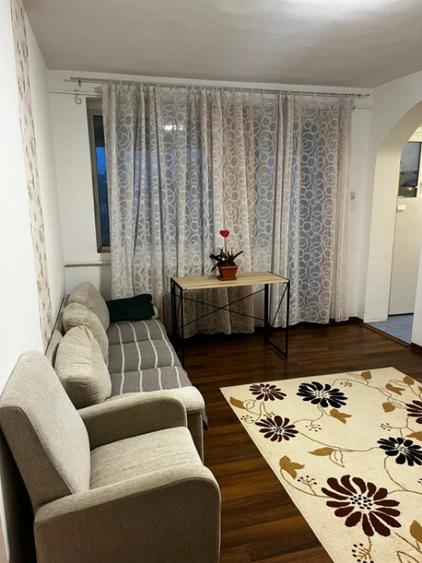 Apartament cu 2 camere semidecomandat, mobilat în Brotăcei