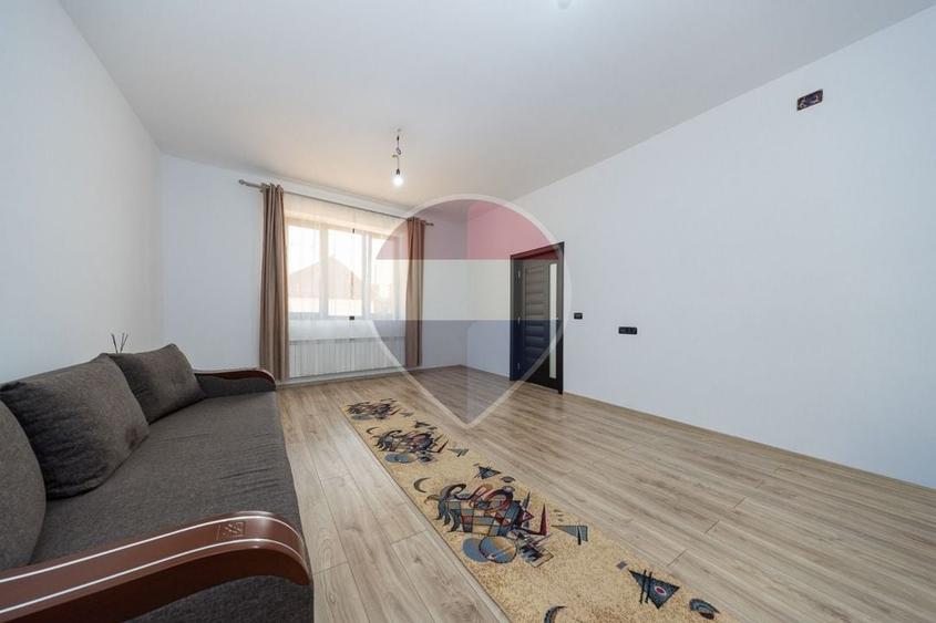 Casă individuală cu 4 camere cu Teren 1346 Mp în Comana de Jos