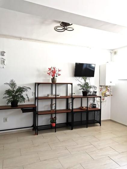 Apartament cu 2 camere semidecomandat, mobilat în Central
