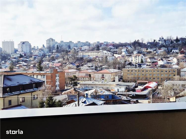 Apartament cu 3 camere semidecomandat în Frumoasa