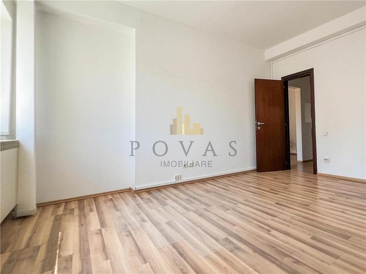 Apartament cu 4 camere decomandat în Universitate