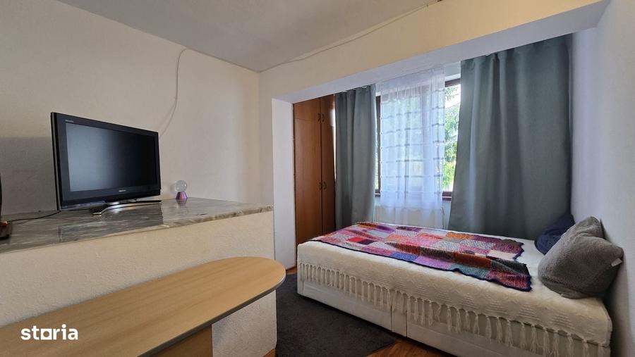 Casă cu 4 camere decomandat în Central