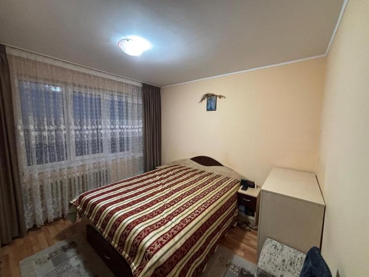 Apartament cu 3 camere decomandat, mobilat în Berceni