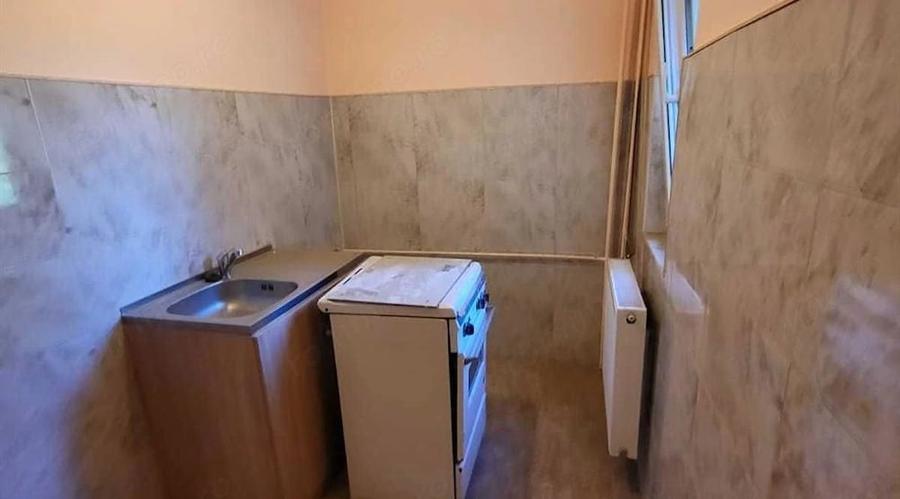 Garsonieră decomandată în Lipovei