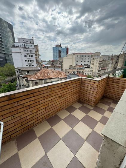 Apartament cu 4 camere semidecomandat, mobilat în Armeneasca