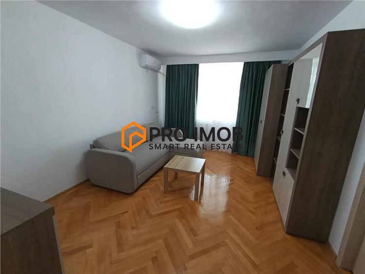 Apartament cu 2 camere semidecomandat, mobilat în 1 Decembrie