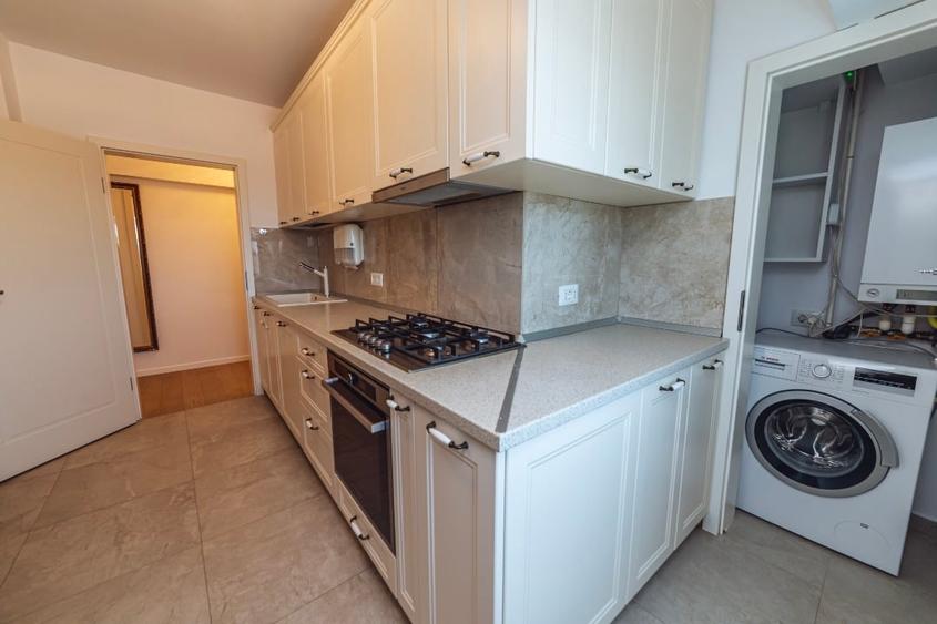 Apartament cu 4 camere, mobilat în Unirii